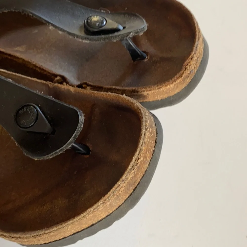 Birkenstock’s black gizeh‎ thong sandal- Birk Size 40